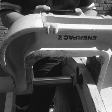 Demonstration-on-an-Enerpac-Arbor-Press